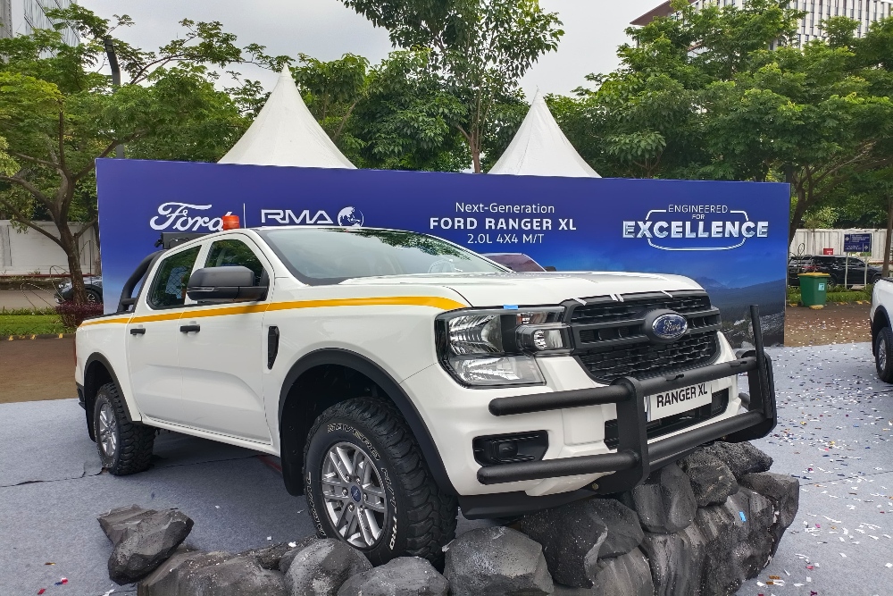 Adu Spesifikasi: Ford Ranger XL vs Mitsubishi Triton vs Toyota Hilux 4×4