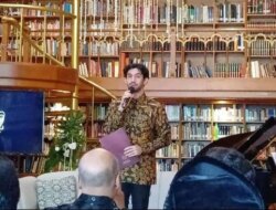 Reza Rahadian Ingin Buat Film dari Buku Habibie soal Jalan Indonesia Menuju Demokrasi