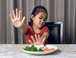 Ilmuwan Ungkap Cara Unik Bikin Anak Mau Makan Buah dan Sayur, Apa Itu?