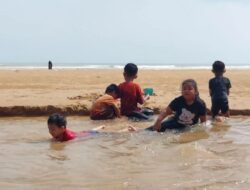 Pantai Badur: Wisata Alam dengan Muara Sungai yang Eksotis