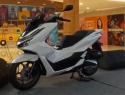 Kenalan Fitur Canggih Honda RoadSync dan HSTC di New Honda PCX 160, Fungsinya Apa?