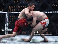 Hasil UFC 311 – Si Mesin Tak Kenal Lelah, Khabib Saksikan Langsung Dvalishvili Jadi Noda Pertama Umar Nurmagomedov