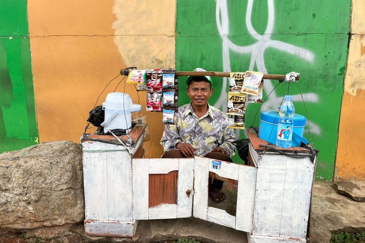 Strategi Sinur Bertahan Hidup, Jualan Kopi Pikul hingga Jadi Kuli Bangunan