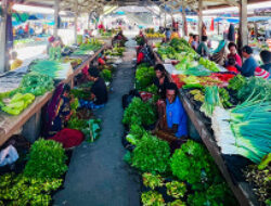 Pedagang Pasar Potikelek Keluhkan Sepi Pembeli