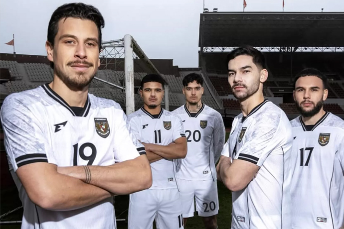 Jersey Away Timnas Indonesia:Pertama Kali Skuad Garuda Padukan Warna Hitam Putih