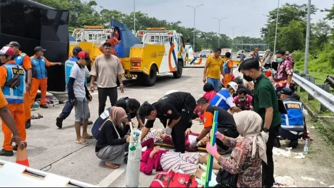 Tabrakan Tunggal di Pintu Keluar Tol Purwodadi, 1 Orang Tewas