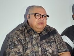 Sumpah Advokat Firdaus Oiwobo Dibekukan Buntut Naik Meja Saat Sidang, Razman Nasution Prihatin