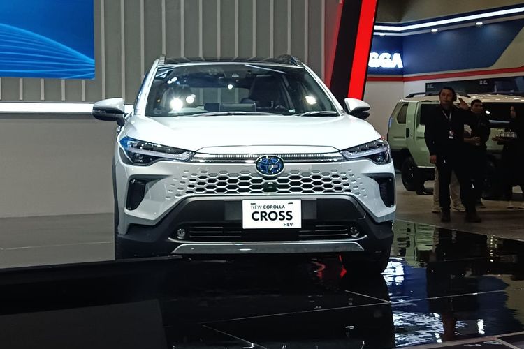 Harga New Camry HEV dan Corolla Cross HEV Resmi Diumumkan
