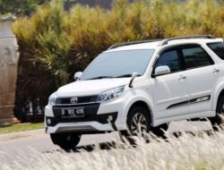 Cari Mobil Low SUV Murah? Toyota Rush 2013 Harganya Cuma Segini