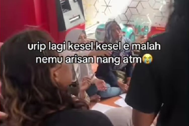 Video Viral Emak-emak Arisan di Dalam Gerai ATM, Ini Faktanya