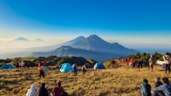 8 Gunung Ramah Anak di Indonesia untuk Pendakian Keluarga