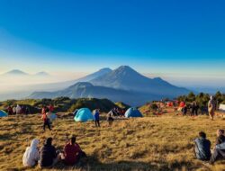 8 Gunung Ramah Anak di Indonesia untuk Pendakian Keluarga