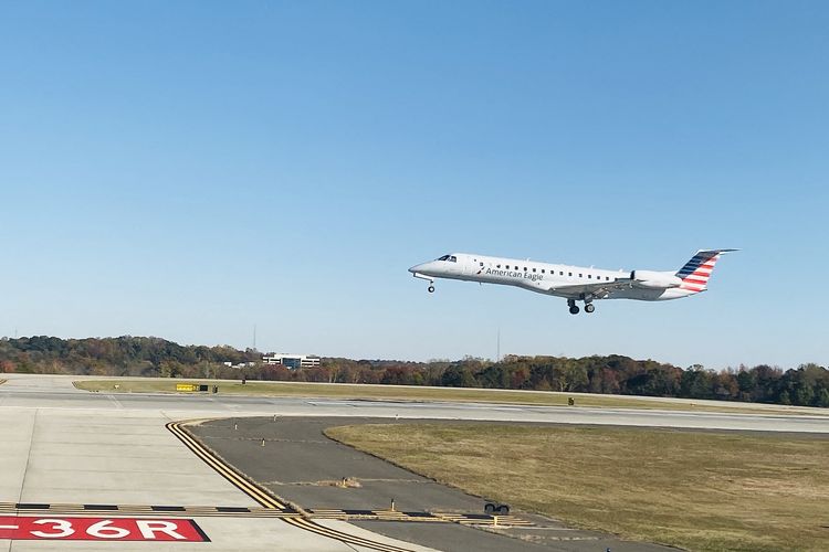 [KABAR DUNIA SEPEKAN] Tabrakan American Airlines | “Sinkhole” Jepang Melebar