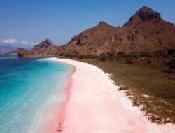 5 Pantai Terpopuler di Labuan Bajo, dari Pink Beach hingga Pantai Wae Rana